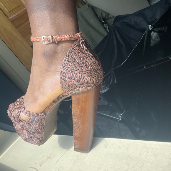 Jessica Simpson Dessie Platform Sandal - Picture 2 of 3